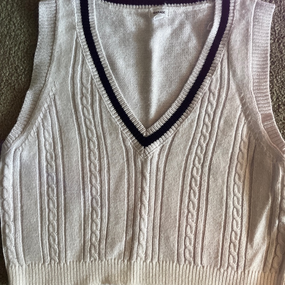 Sweater vest